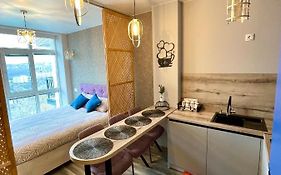 Здаються в оренду подобово АПАРТАМЕНТИ ZONEofCOMFORT-1 Поруч з центром міста, затишні та комфортні для проживання, як вдома